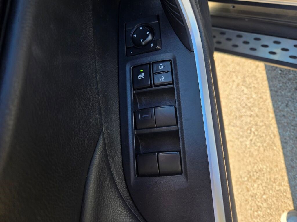 2022 Toyota RAV4 LE photo 16