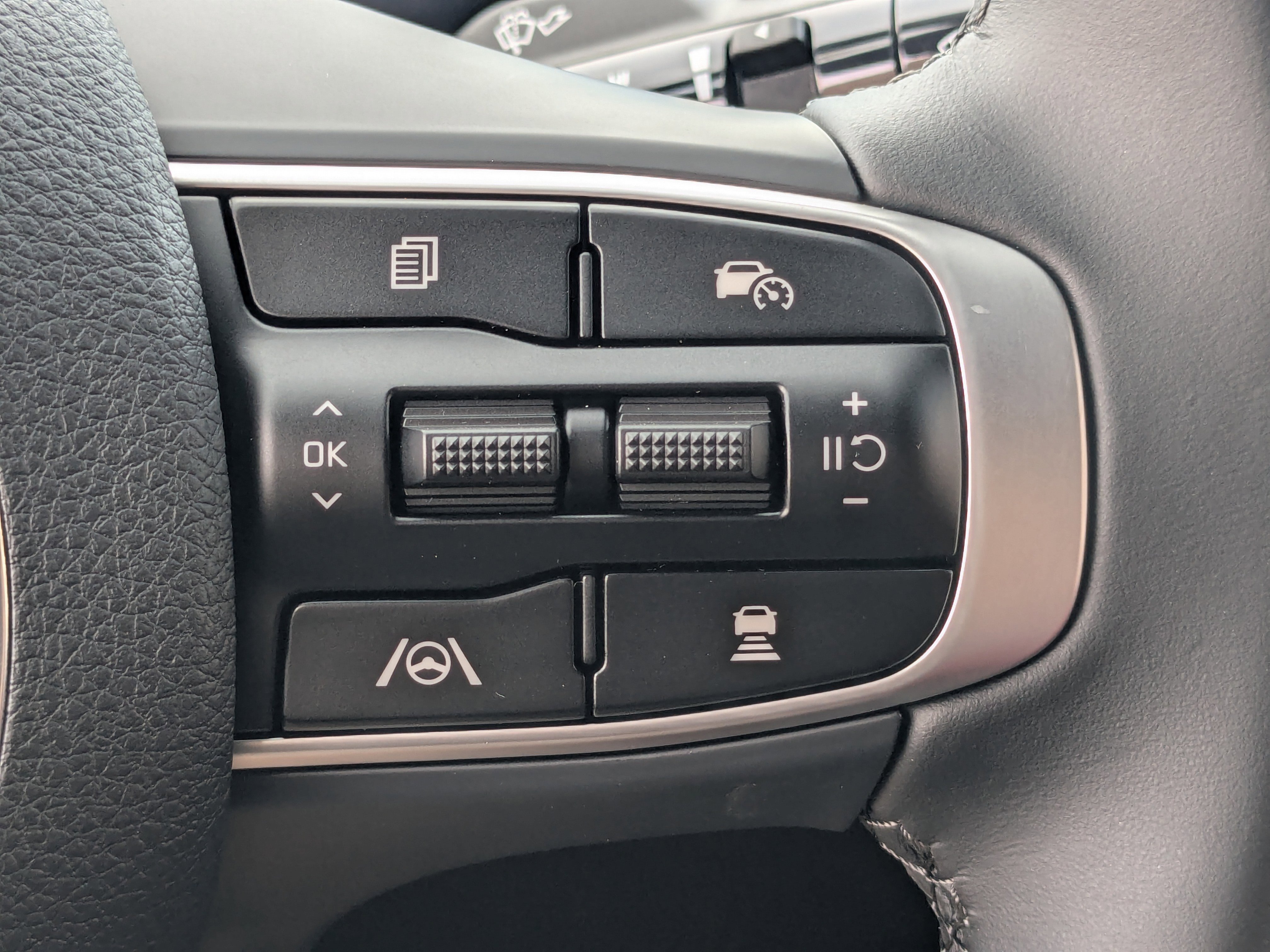 2026 Kia K5 GT-Line photo 4