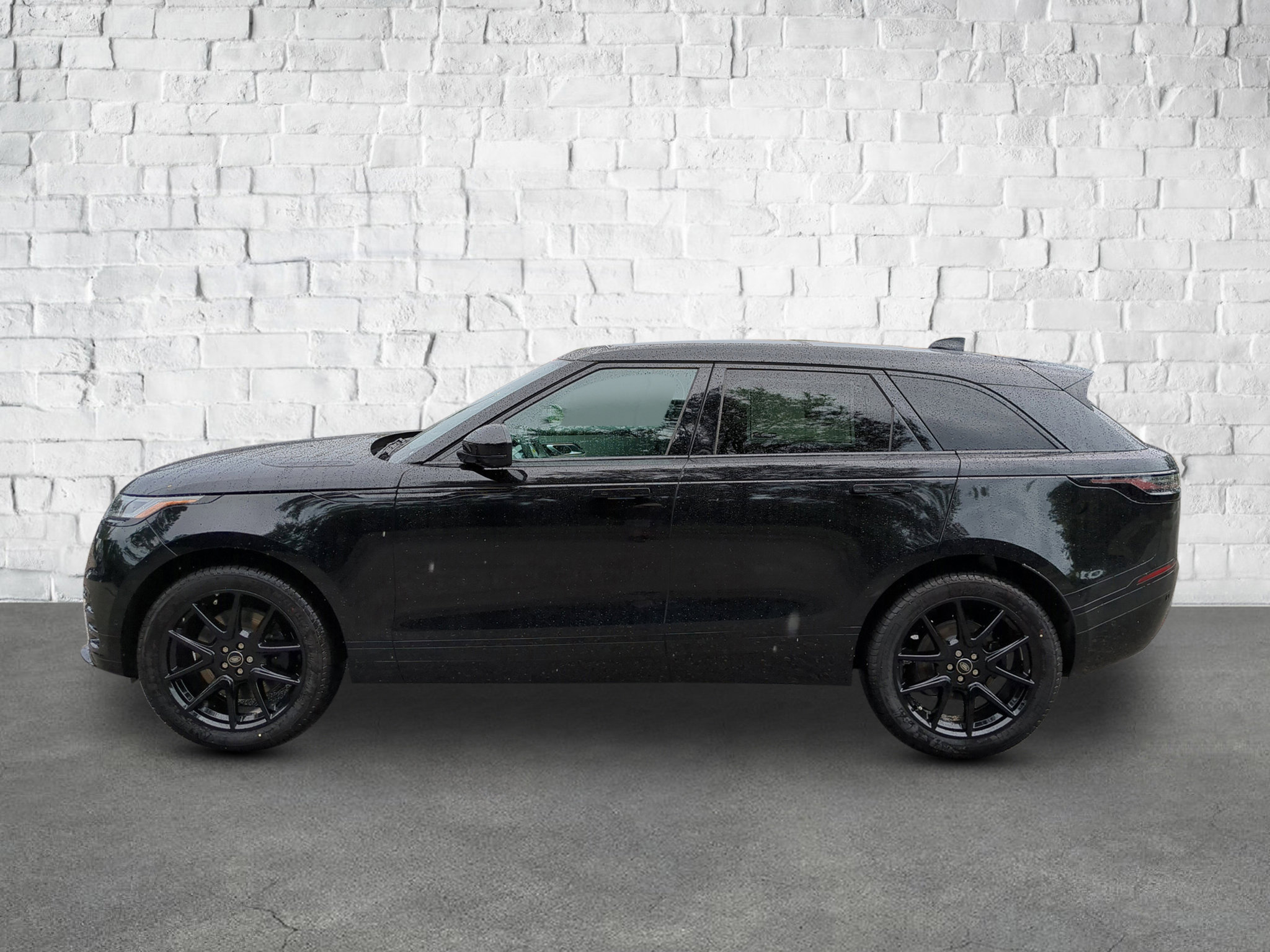 2026 Land Rover Range Rover Velar SE photo 2