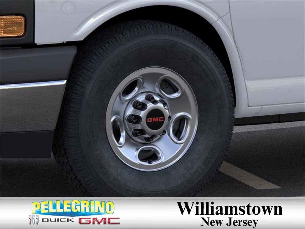 2025 Gmc Savana Cargo 2500 photo 9
