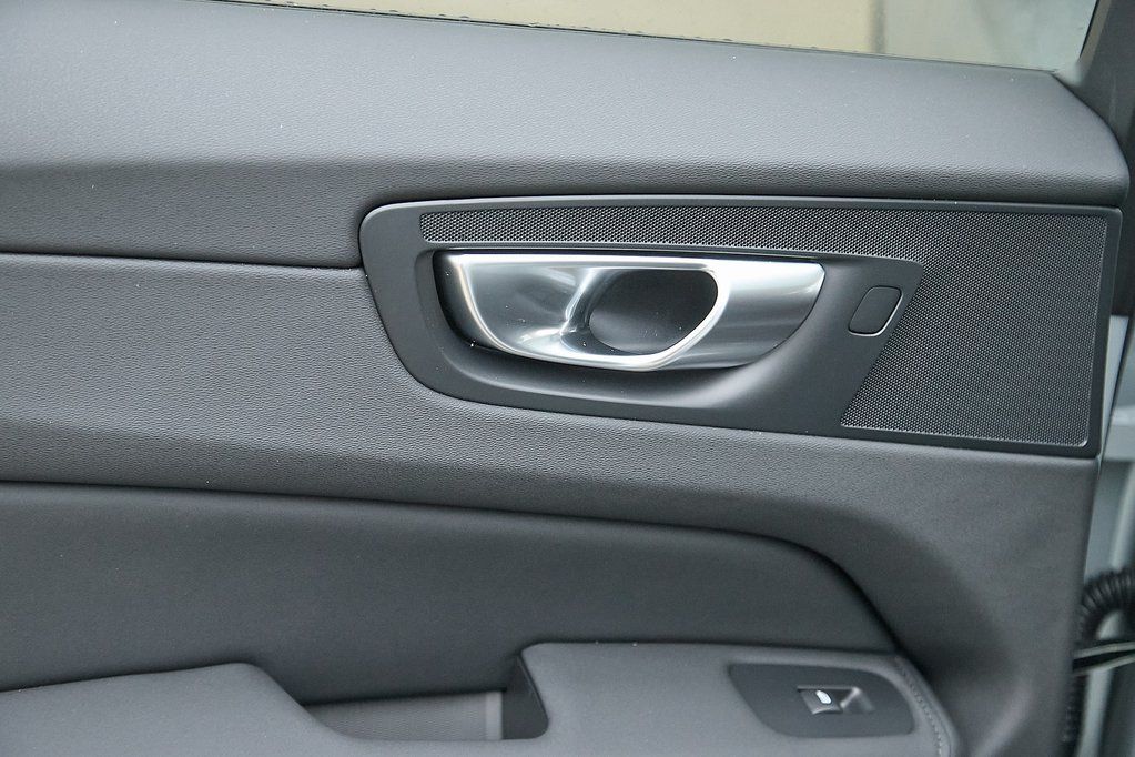 2026 VOLVO XC60 - Image 16