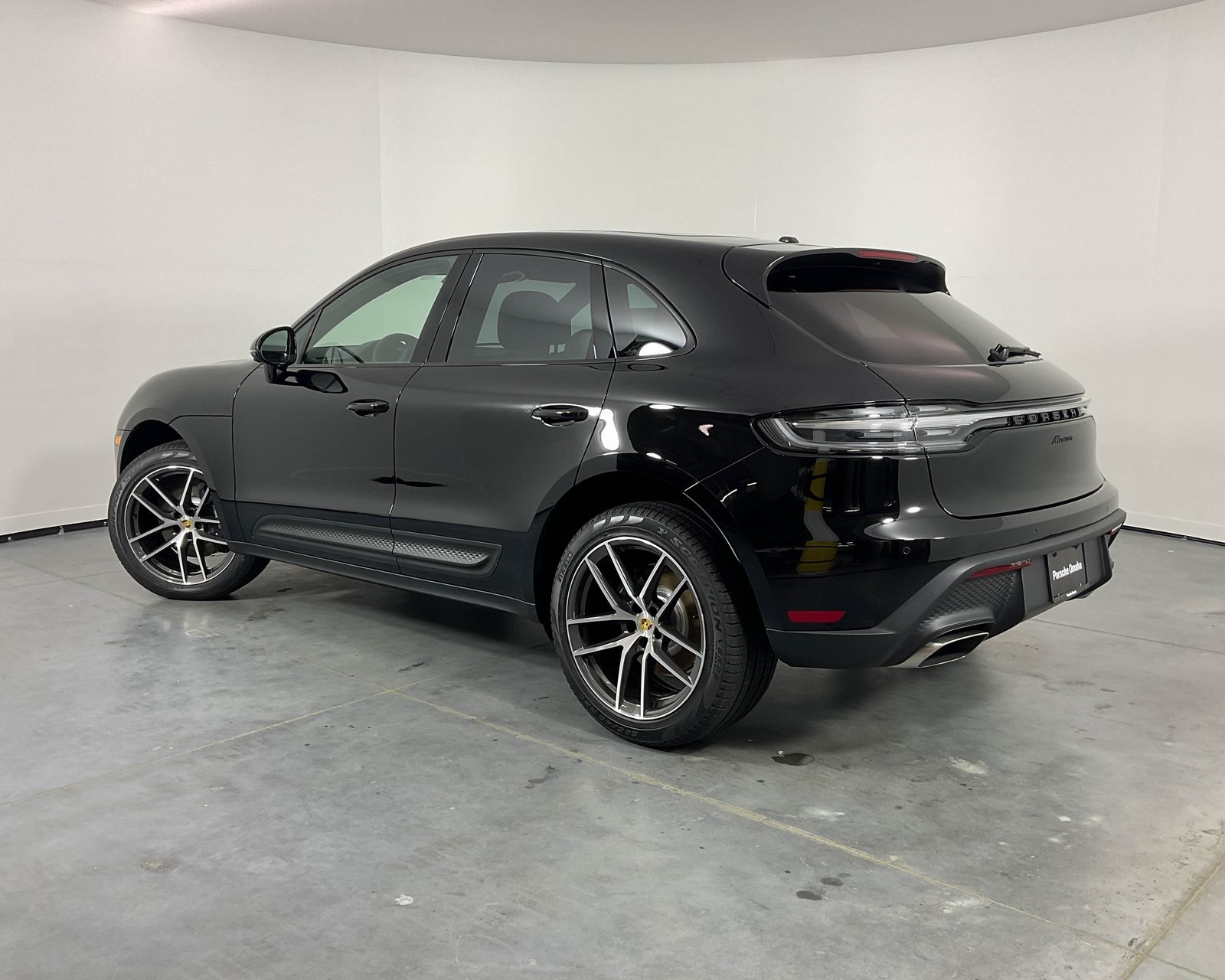 2026 Porsche Macan T photo 3
