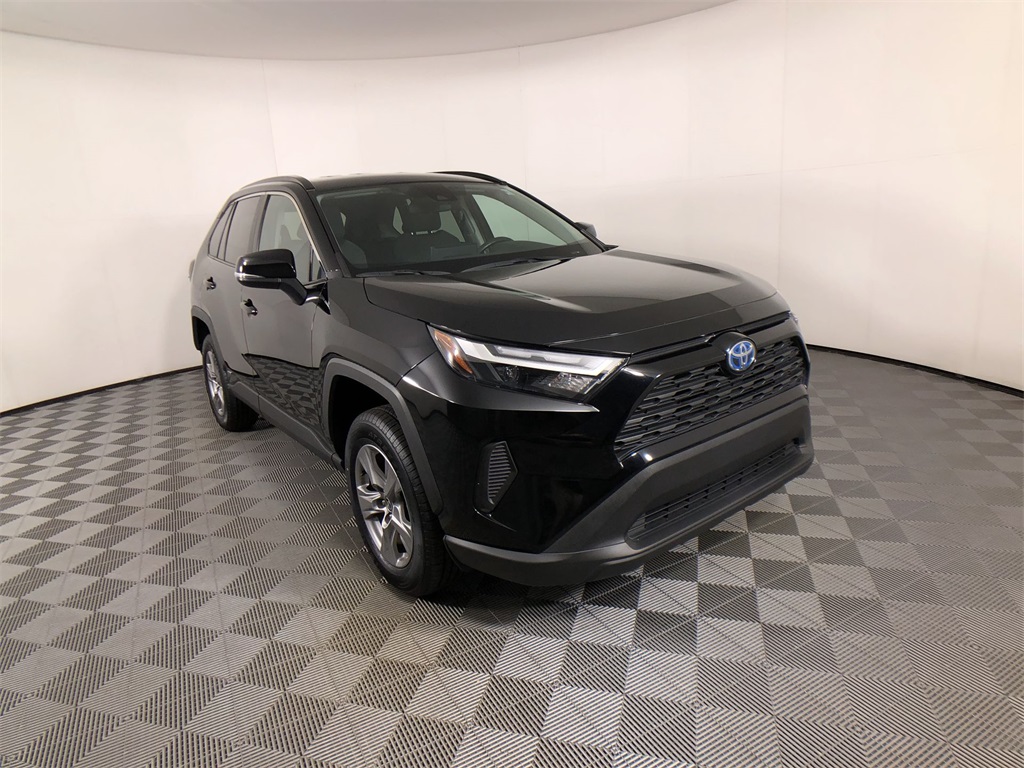 2024 Toyota RAV4 Hybrid XLE photo 3