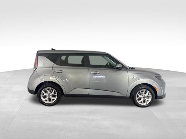 2023 Kia Soul LX photo 4