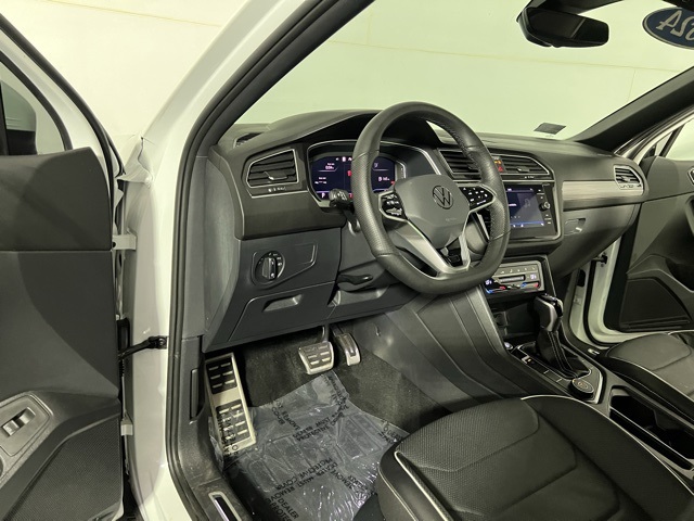 2024 Volkswagen Tiguan SEL R-Line Black photo 19