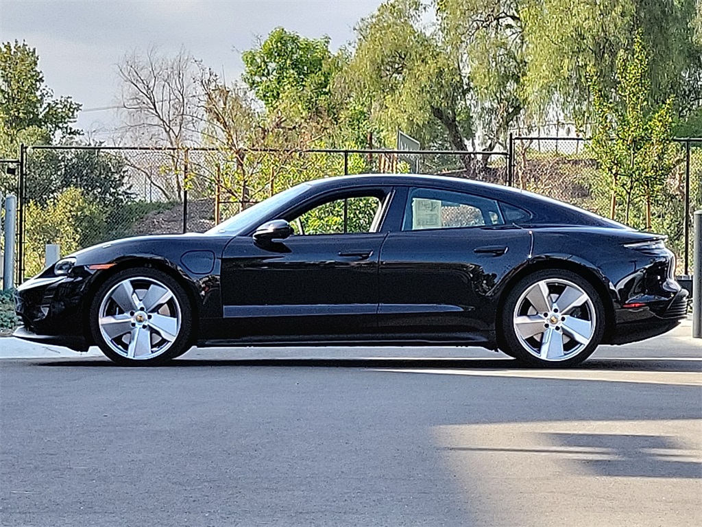 2024 Porsche Taycan 4S photo 2
