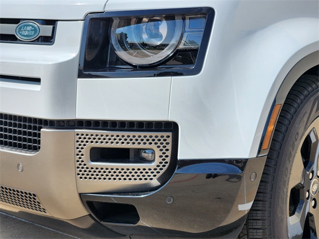2025 Land Rover Defender 110 X-Dynamic SE photo 2