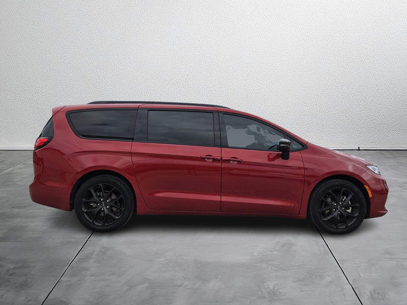 2024 Chrysler Pacifica Limited photo 4