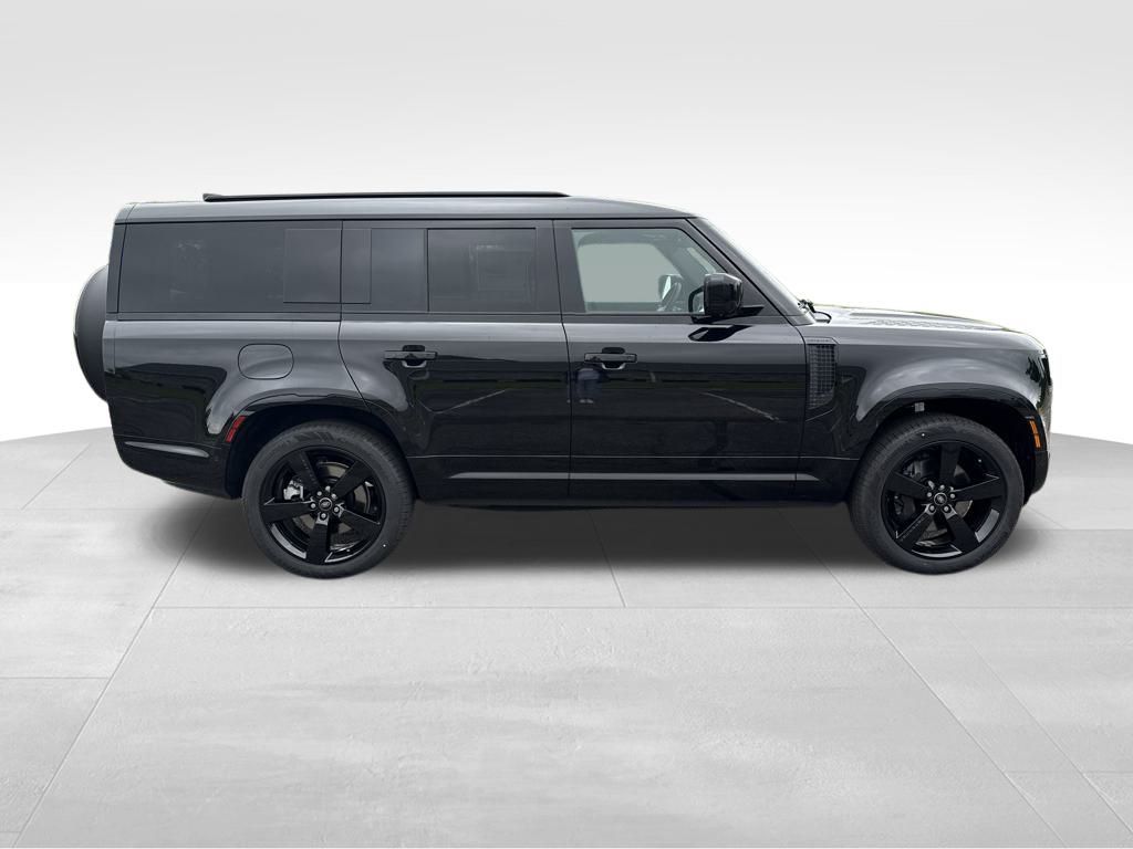 2025 Land Rover Defender 130 X-Dynamic SE photo 6