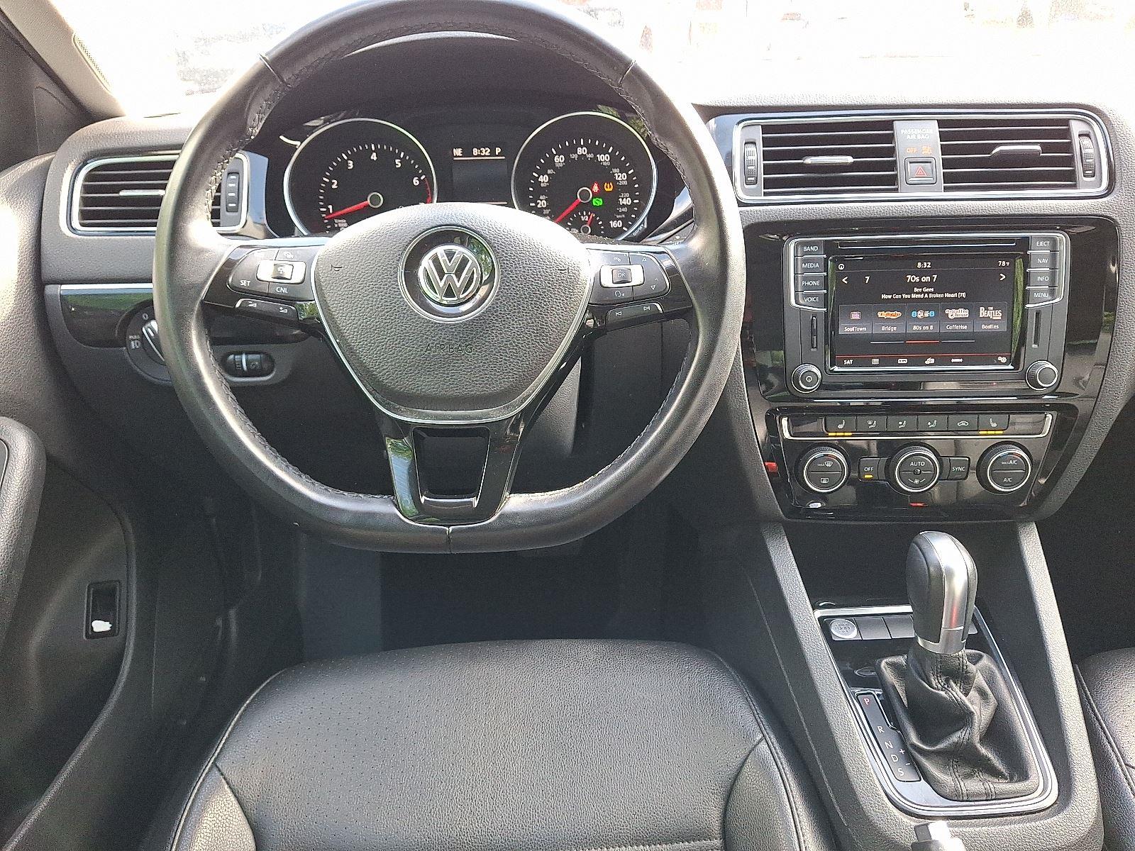 2017 Volkswagen Jetta 1.8T SEL photo 10