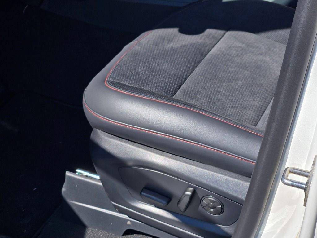 2025 Ford Explorer ST photo 24
