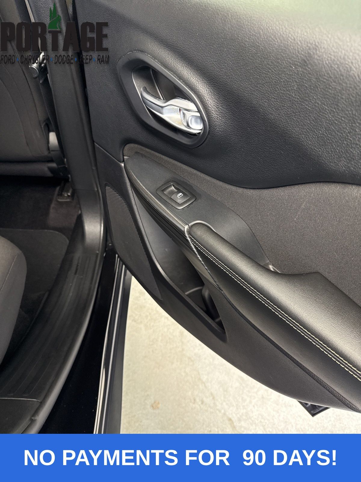 2016 Jeep Cherokee Altitude photo 30
