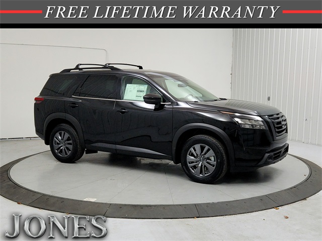 2025 Nissan Pathfinder SV's photo