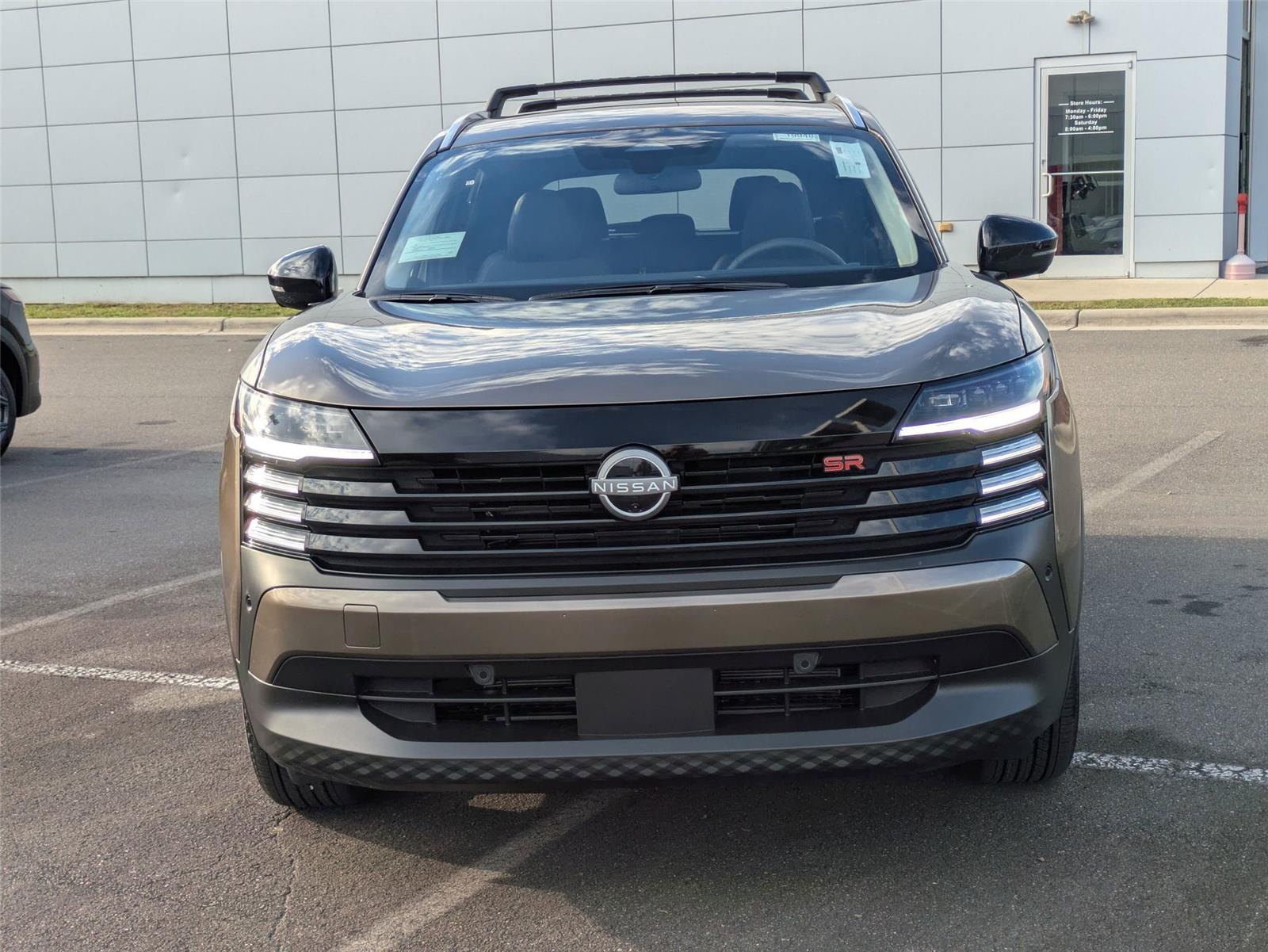 2026 Nissan Kicks SR photo 2