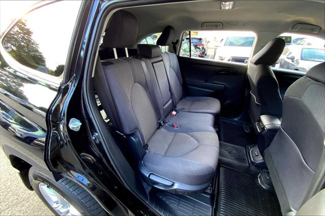 2021 Toyota Highlander L photo 16