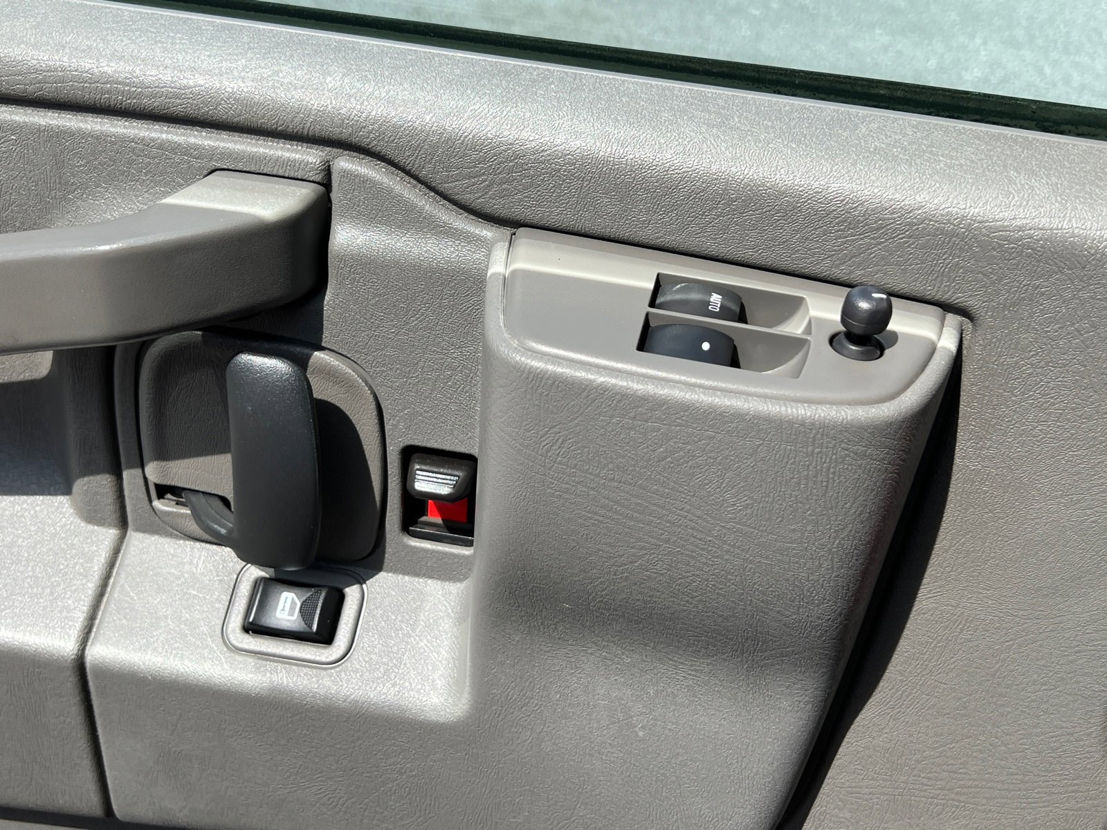 2023 Gmc Savana Cargo 3500 photo 27