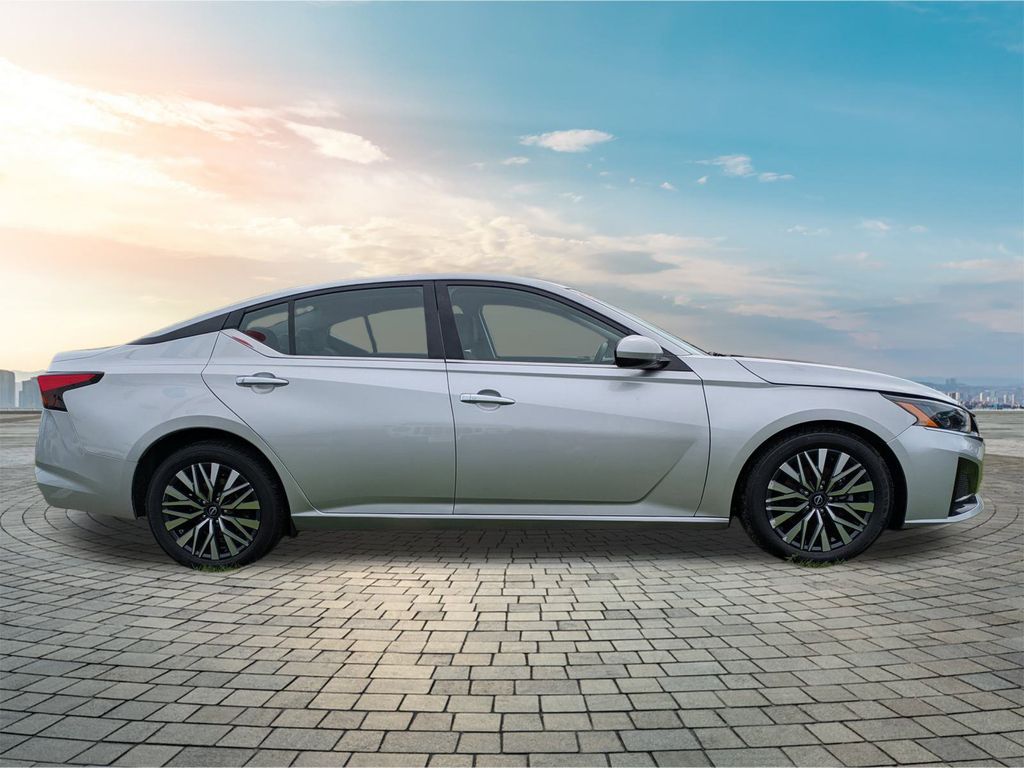 2023 Nissan Altima 2.5 SV photo 3