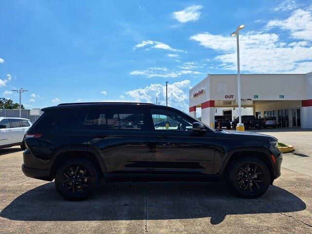 2024 Jeep Grand Cherokee Altitude photo 4