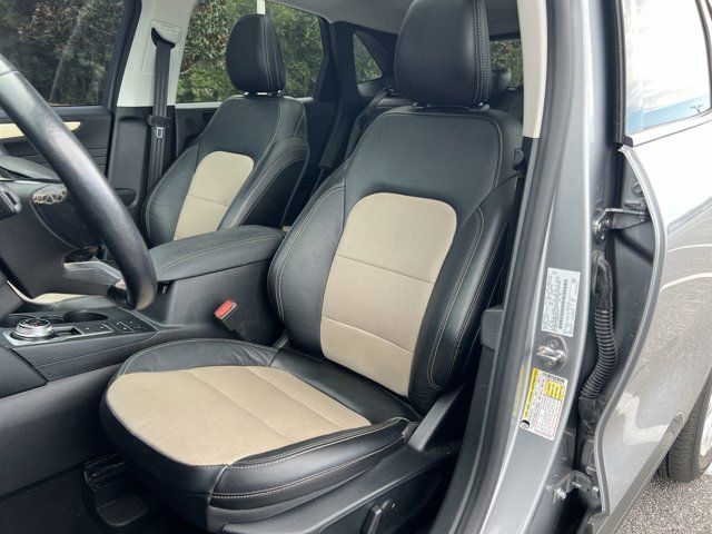 2021 Ford Escape Titanium photo 2