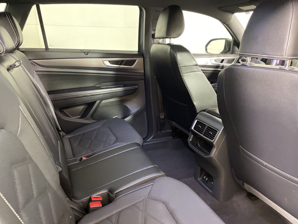 2024 Volkswagen Atlas Cross Sport SE Technology photo 19