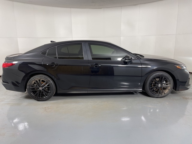 2025 Toyota Camry SE photo 8
