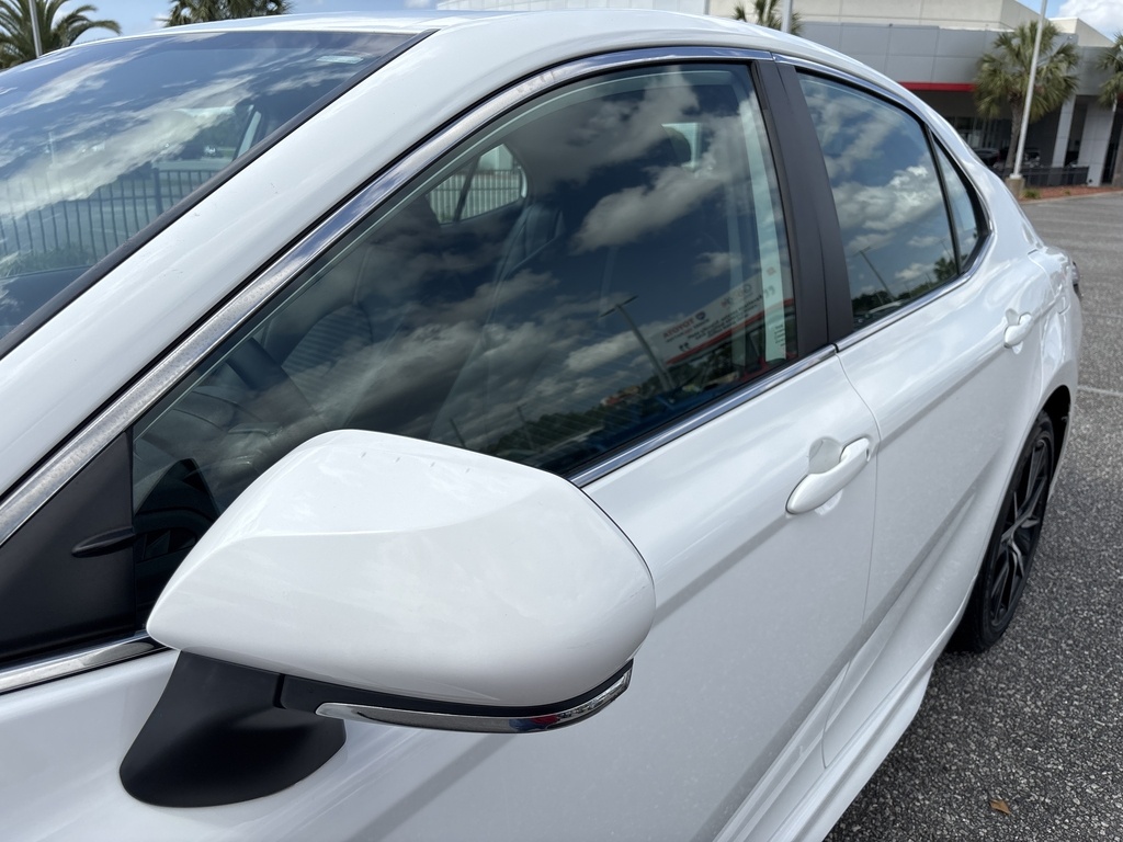 2023 Toyota Camry SE photo 9