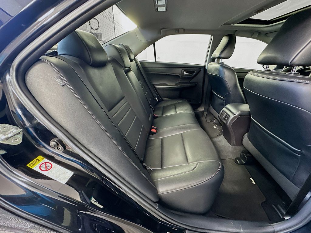 2017 Toyota Camry XLE photo 25