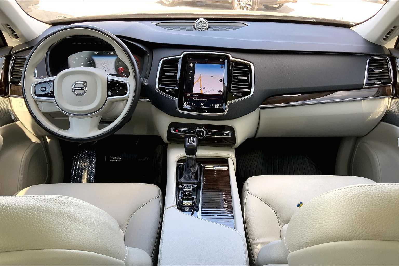 2017 Volvo XC90 Momentum photo 15
