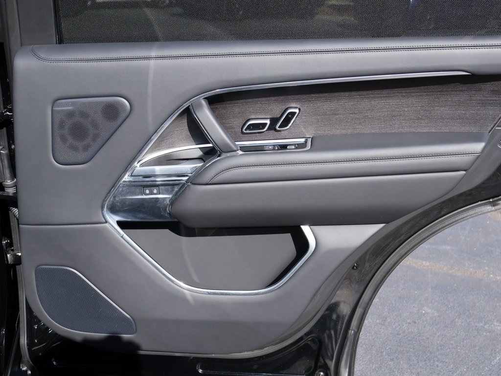 2025 Land Rover Range Rover SE photo 14