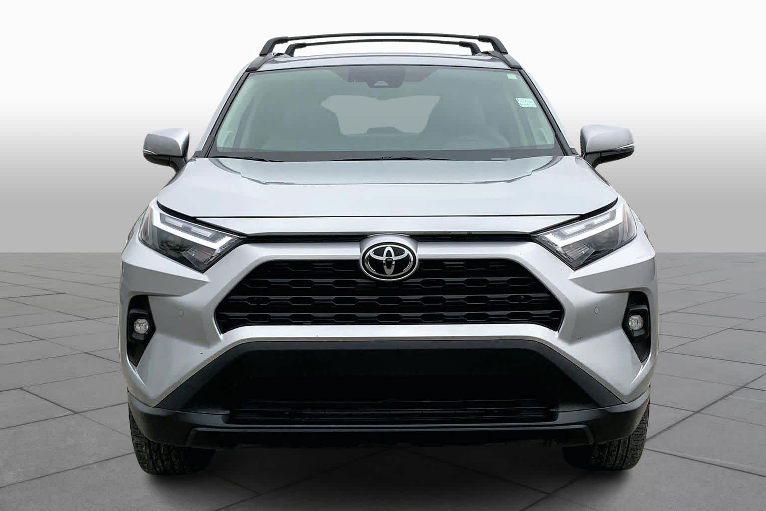 2024 Toyota RAV4 XLE Premium photo 3
