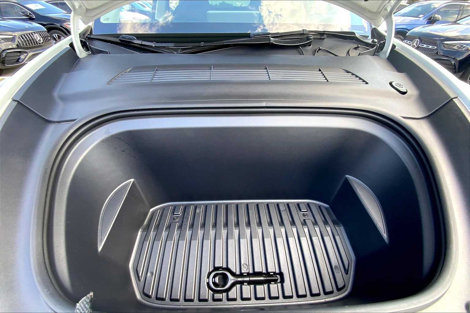 2024 Tesla Model Y Long Range photo 22