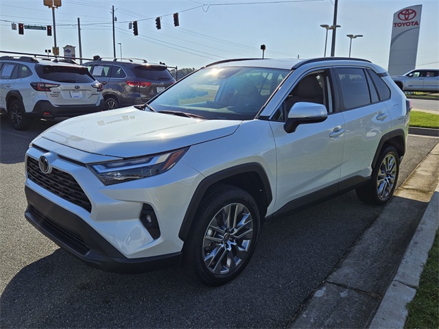 2023 Toyota RAV4 XLE Premium photo 3