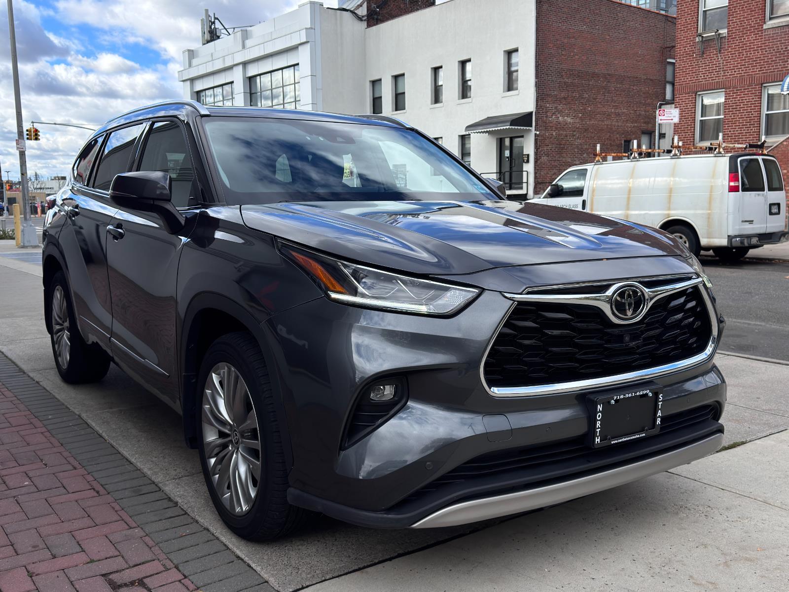 2022 Toyota Highlander Platinum photo 3