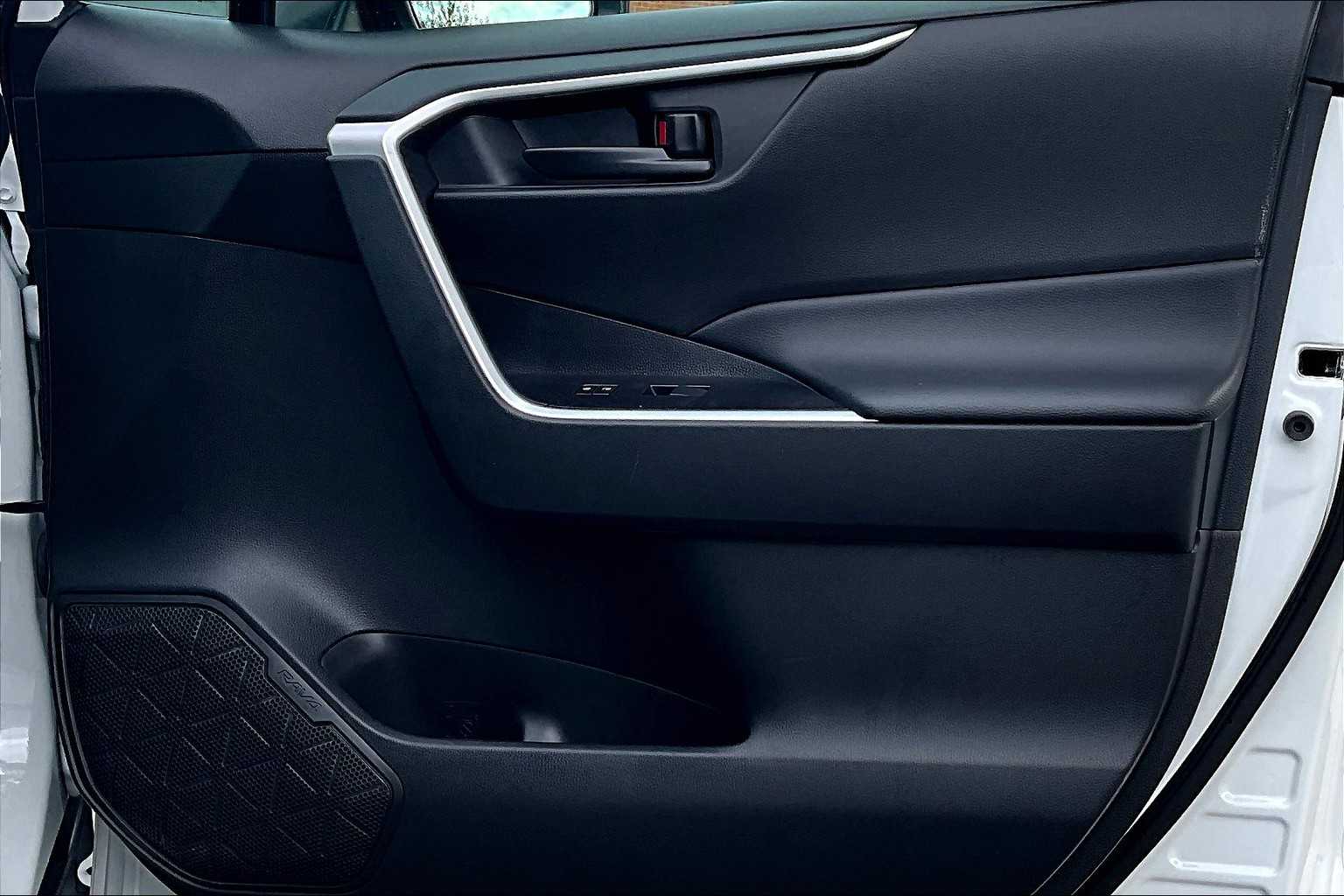 2024 Toyota RAV4 LE photo 15