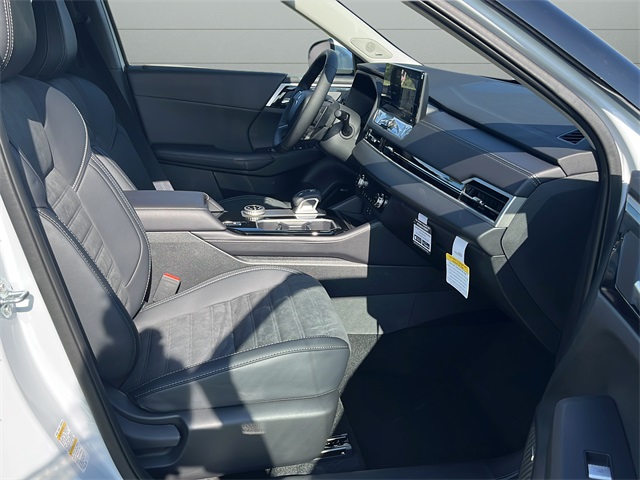 2025 Mitsubishi Outlander SE photo 25