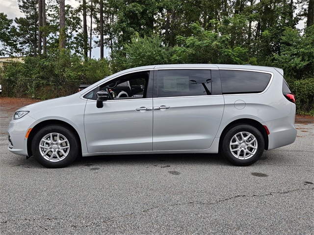 2026 Chrysler Pacifica photo 4