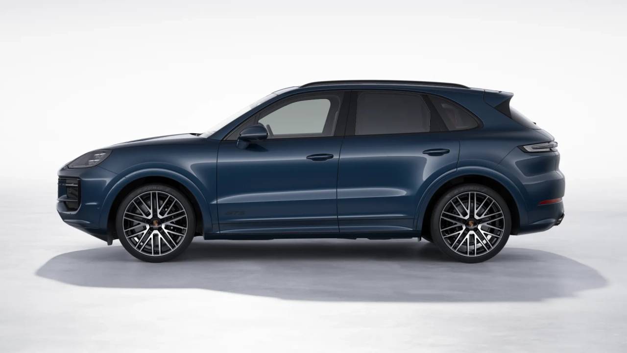 2025 Porsche Cayenne GTS photo 2