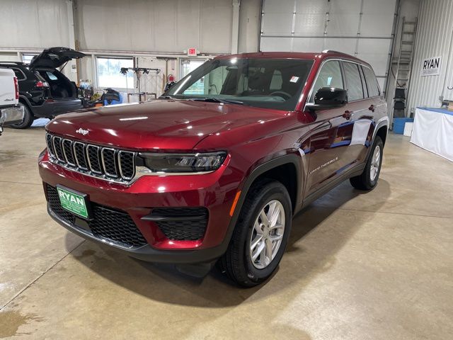 2025 Jeep Grand Cherokee Laredo Altitude photo 2
