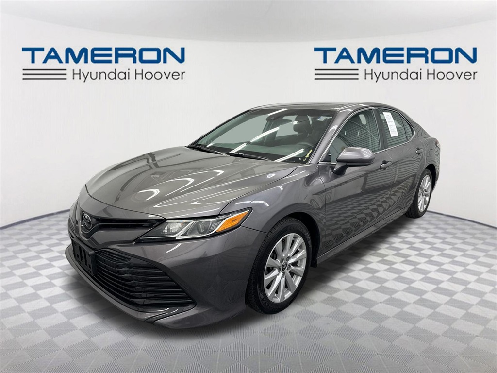 2020 Toyota Camry LE's photo