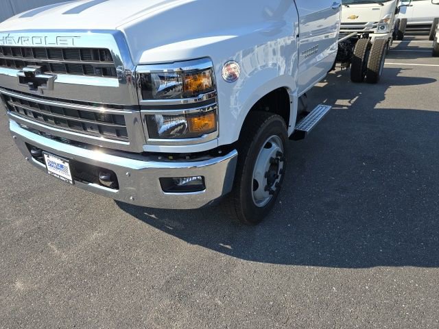 2024 Chevrolet Silverado 6500HD Work Truck photo 4