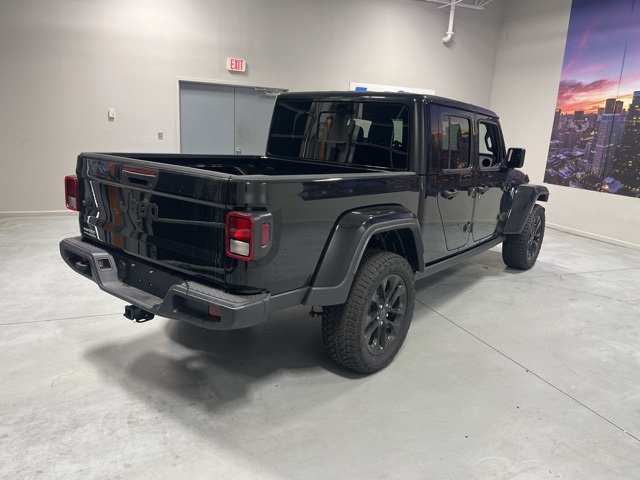 2025 Jeep Gladiator photo 4