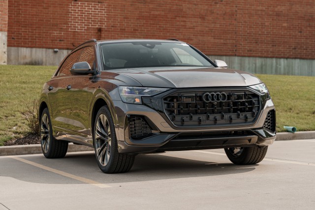 2025 Audi Q8 Premium Plus
