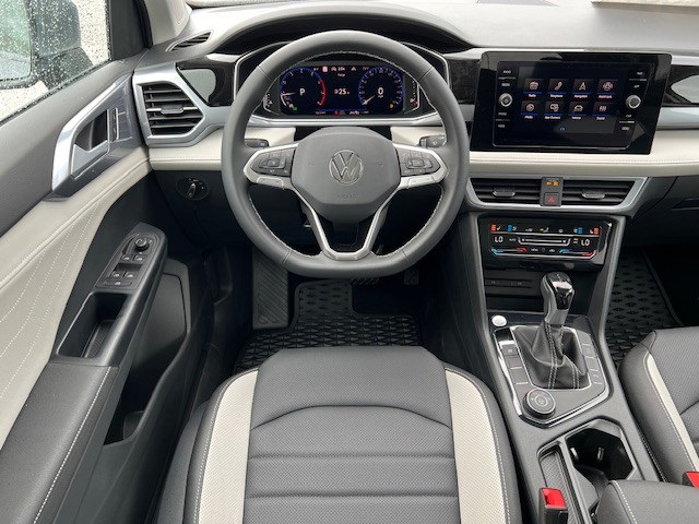 2025 Volkswagen Taos SEL photo 24