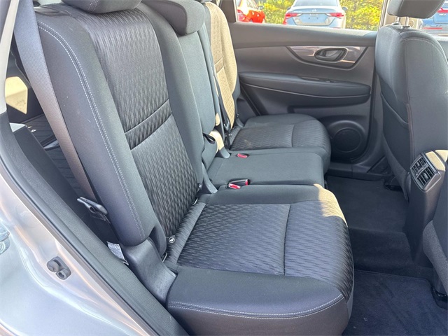 2019 Nissan Rogue S photo 17