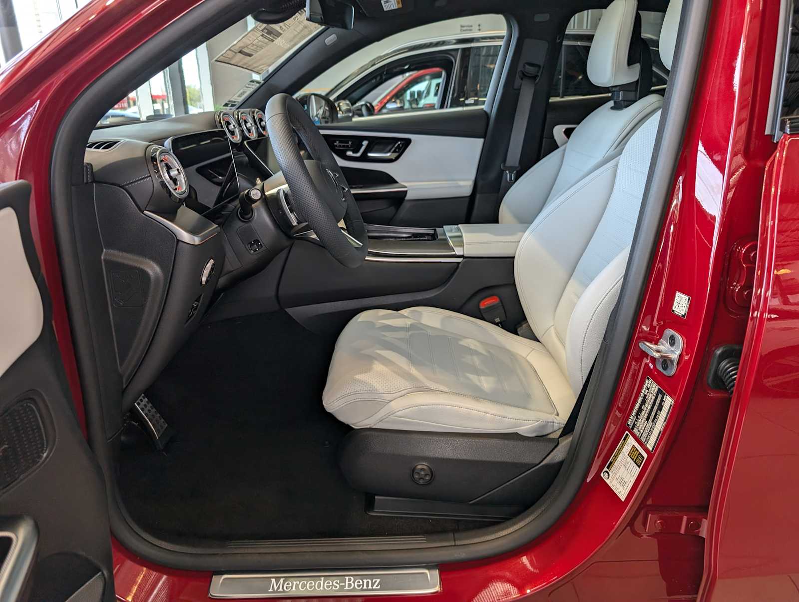 2025 Mercedes Benz GLC 300 4MATIC photo 4