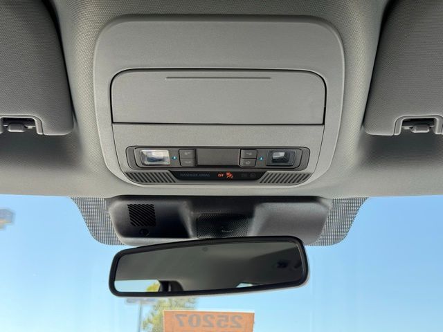 2025 Ford F-150 Lightning XLT photo 29
