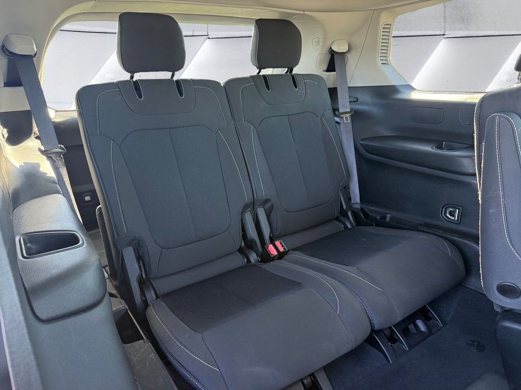 2023 Jeep Grand Cherokee Laredo photo 15