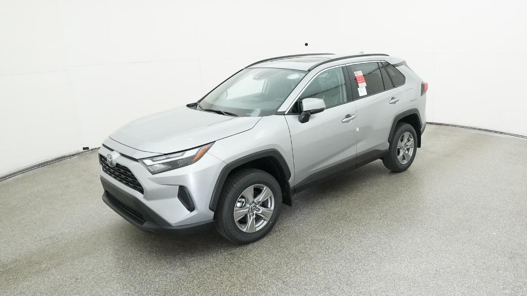 2025 Toyota RAV4 XLE's photo