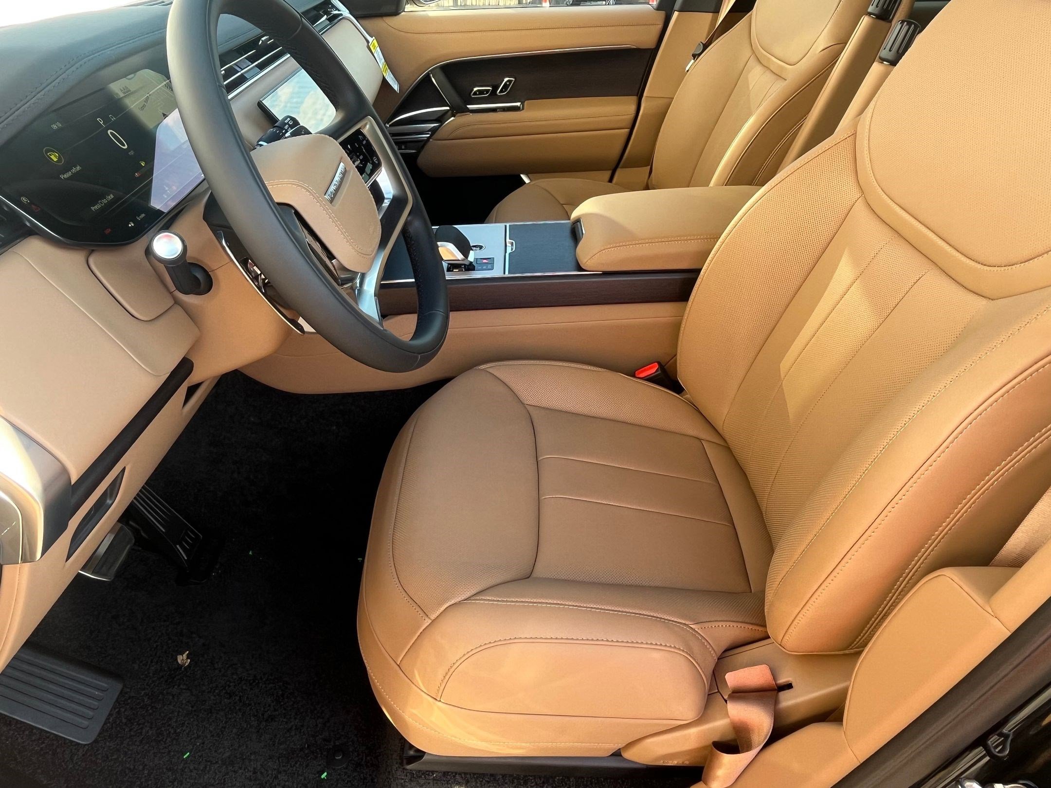 2025 Land Rover Range Rover SE photo 3