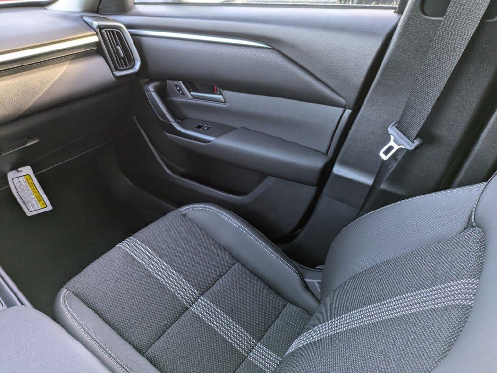 2025 Mazda CX-50 2.5 Select photo 15
